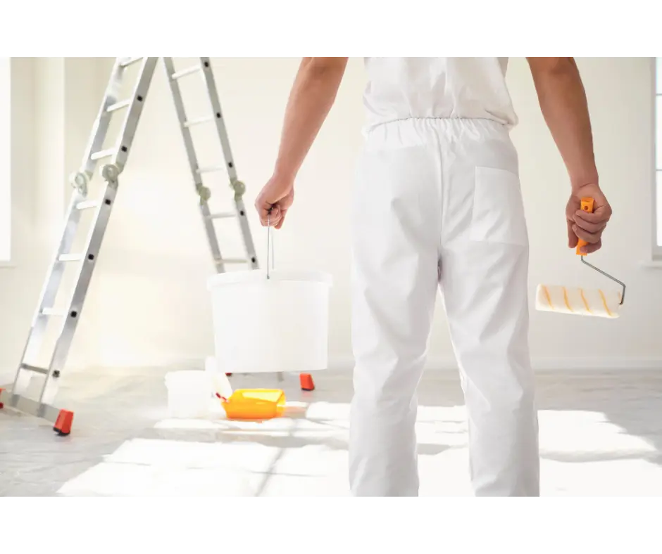 Peindre un plafond en mauvais état avec une peinture spéciale (hauteur entre 3 et 5 m)