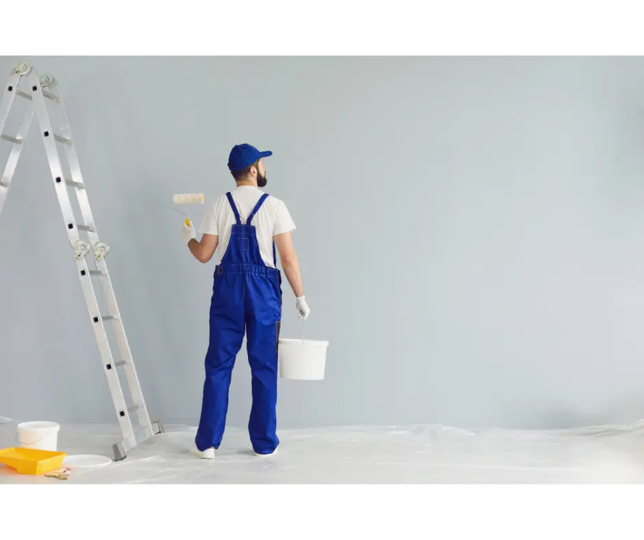 Peindre des murs en bon état avec une peinture classique (hauteur inférieure à 3 m)