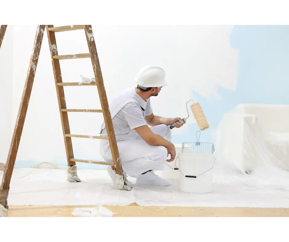 Peindre des murs en mauvais état avec une peinture classique (hauteur entre 3 et 5 m)