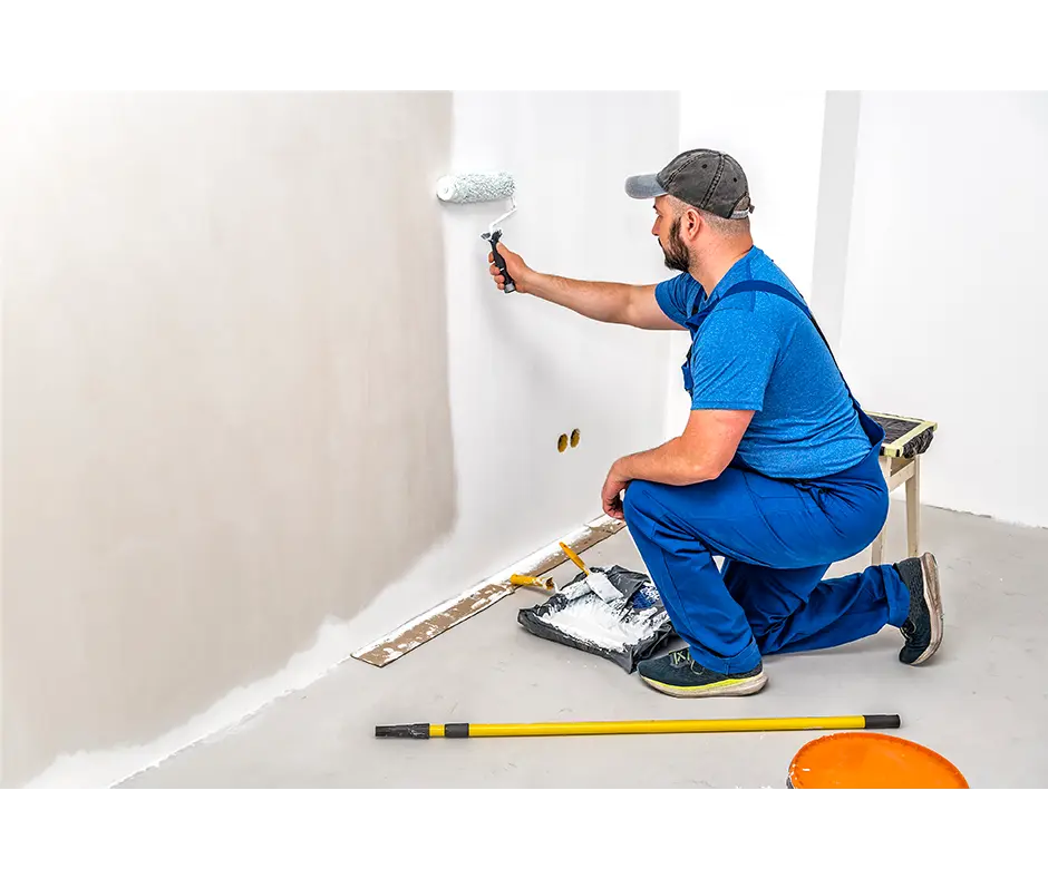 Peindre des murs en mauvais état avec une peinture spéciale (hauteur inférieure à 3 m) Peindre des murs en mauvais état avec une peinture spéciale (hauteur inférieure à 3 m)
