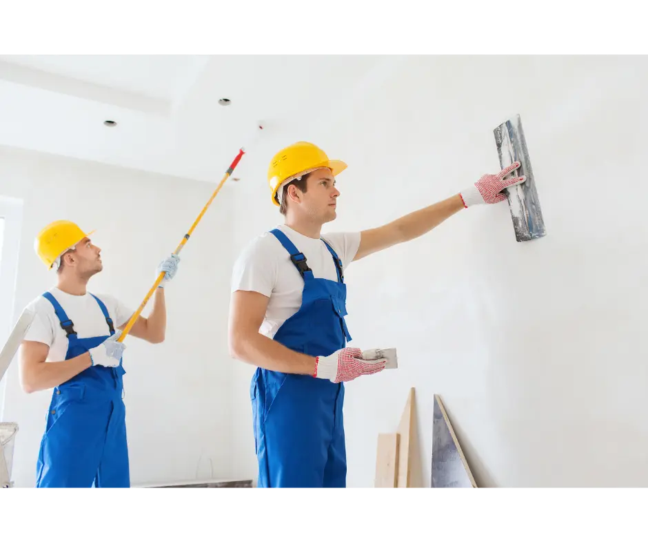 Peindre les murs et le plafond en état moyen avec une peinture spéciale (hauteur inférieure à 3 m)