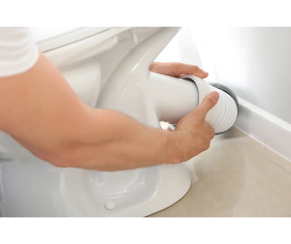 Réparation d'une fuite de la pipe de sortie du WC sans sanibroyeur