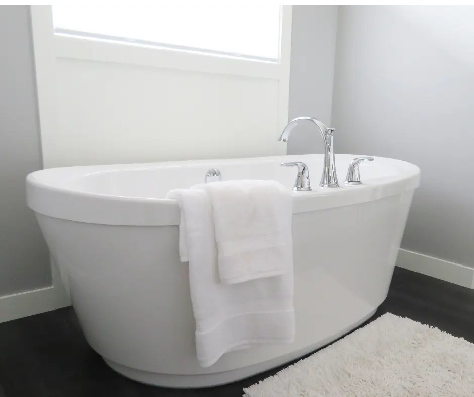 Fourniture et pose d'un robinet mélangeur (baignoire)