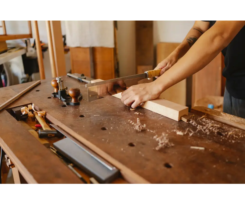 Découpe de pieds de chaise ou de pieds de table/bureau