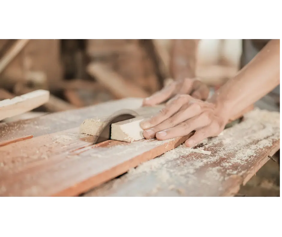 Découpe droite de plan de travail en bois