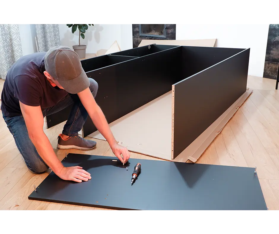 Montage d'une armoire ou pendrie à portes simples