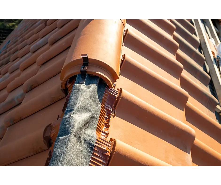 Réfection de faîtage ou arêtier (au mètre) Réfection de faîtage ou arêtier (au mètre)